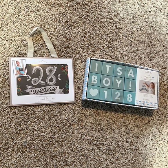 BNWT Hallmark Wooden Milestone Block Set & BNWT Pregnancy Announcement Card Kit - Picture 1 of 6